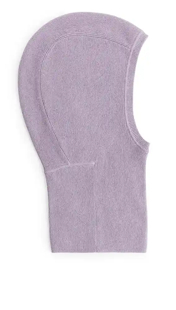 Capucha de cashmere en color lila, de Arket