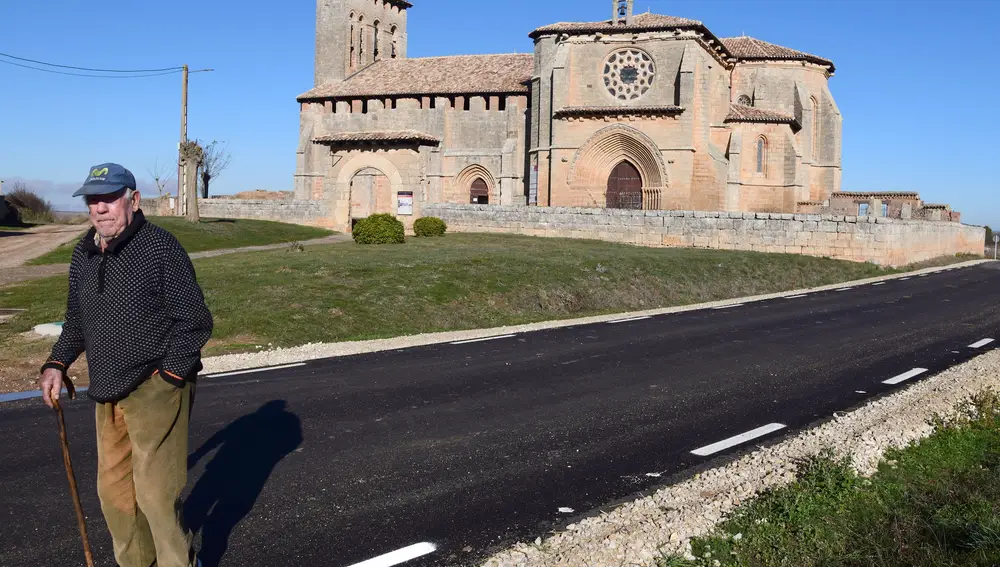 El consejero de Cultura y Turismo, Javier Ortega, visita las obras de restauracion de la Iglesia de Nuestra Señora de los Reyes de Grijalba (Burgos)