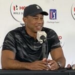 Tiger Woods, en plena conferencia de prensa