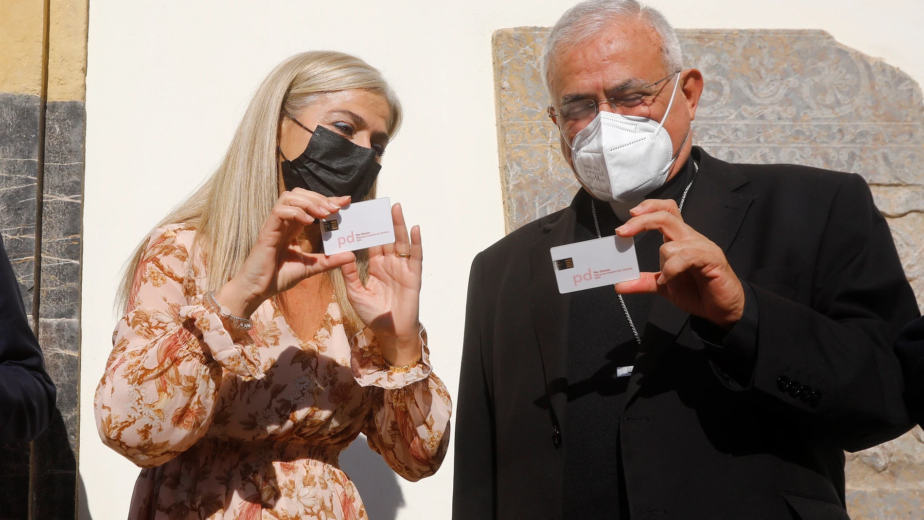 La consejera de Cultura y Patrimonio Histórico, Patricia del Pozo, junto al obispo de Córdoba, Demetrio Fernández, durante la presentación del Plan Director de la mezquita-catedral de Córdoba