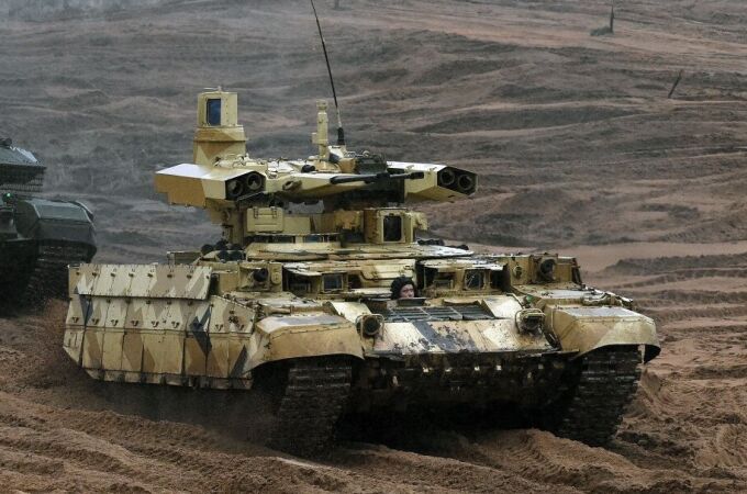 Un tanque de apoyo BMPT-72 Terminator del Ejército ruso