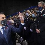El presidente de la Junta, Juanma Moreno, a su llegada al acto de imposición de condecoraciones a la Policía Adscrita