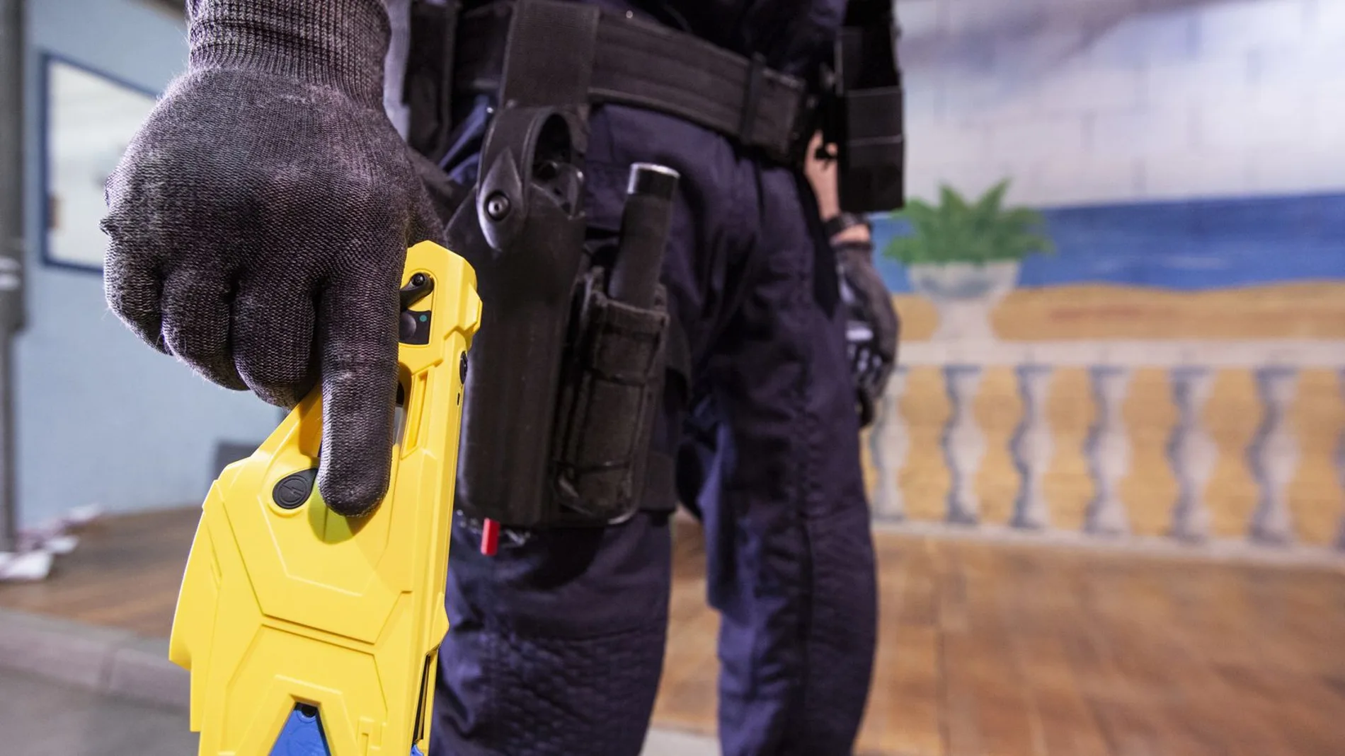 La Guardia Civil cierra la compra de sus primeras pistolas Taser
