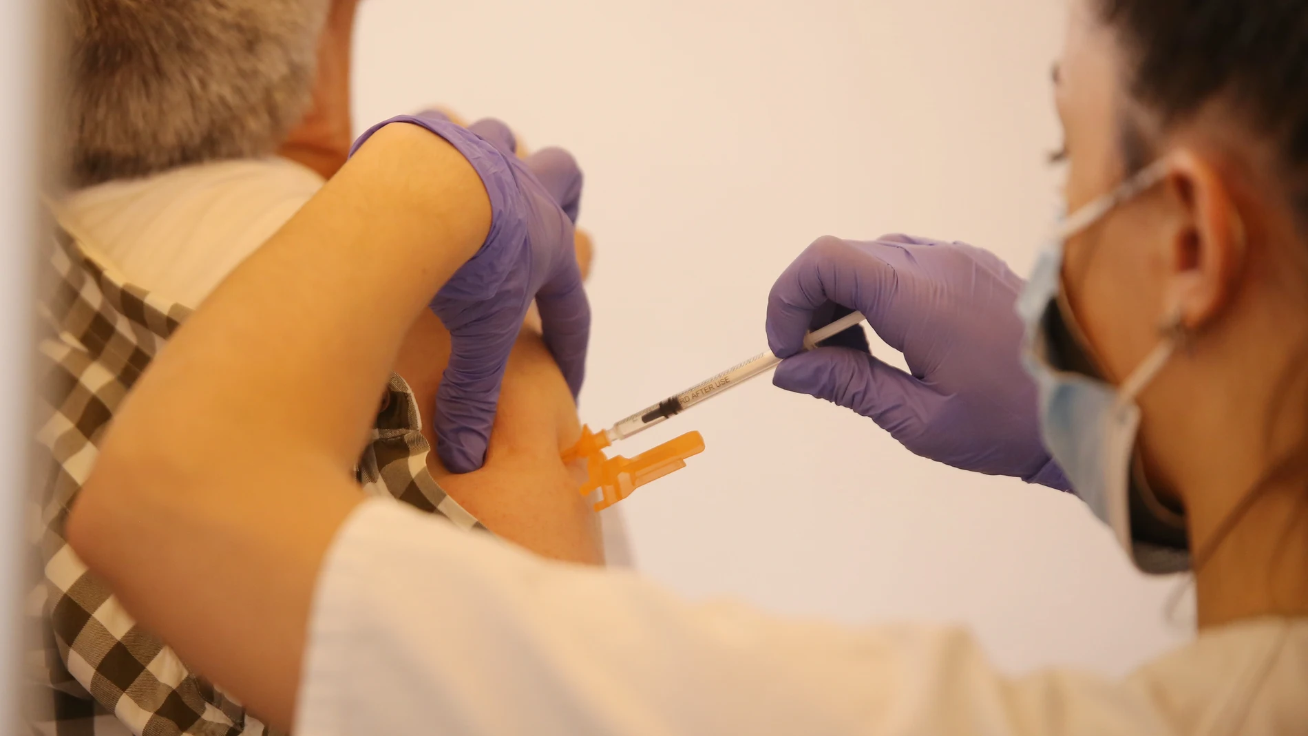 La cuarta dosis de la vacuna contra la covid podría arrancar el 26 de septiembre en Castilla y León