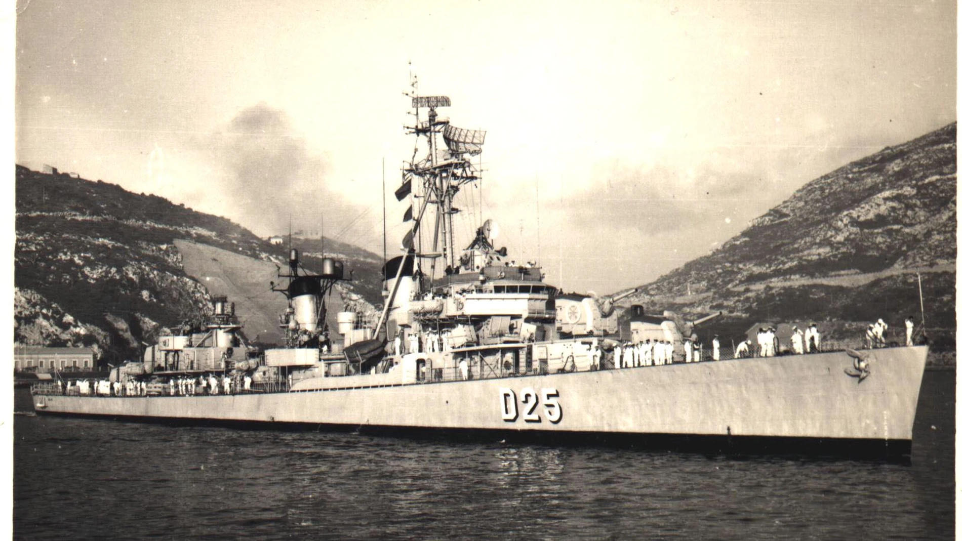 Imágenes de los destructor Jorge Juan D-25 de la Armada, de la clase Lepanto, a su salida del puerto de Cartagena