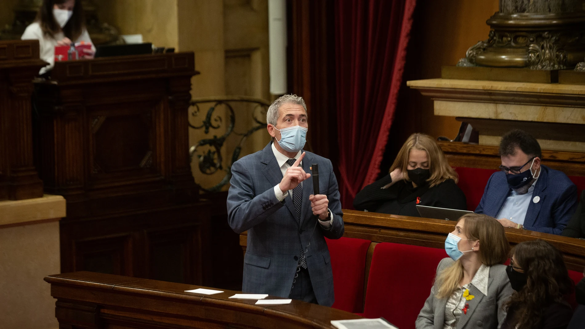 El conseller de Educación de la Generalitat, Josep Gonzàlez-Cambray, en el pleno del Parlament