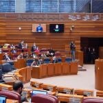 El consejero Suárez-Quiñones interviene en el Pleno de las Cortes