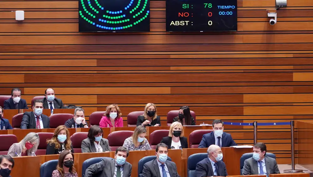 Bancada del PP y los miembros de la Junta