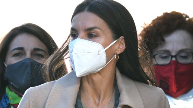 La Reina Letizia a su llegada al Real Monasterio de las Descalzas, a 02 de diciembre de 2021, en Madrid (España). Doña Letizia ha presidido el acto en el que se vuelve a abrir al público las colecciones del Real Monasterio de las Descalzas Reales, gestionado por Patrimonio Nacional.CASA REAL;COLECCIONES;REAL MONASTERIO DE LAS DESCALZAS;REINAJosé Oliva / Europa Press02/12/2021
