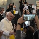 Francisco, en su primera jornada en Chipre, durante un encuentro con la comunidad católica en la catedral de Nicosia