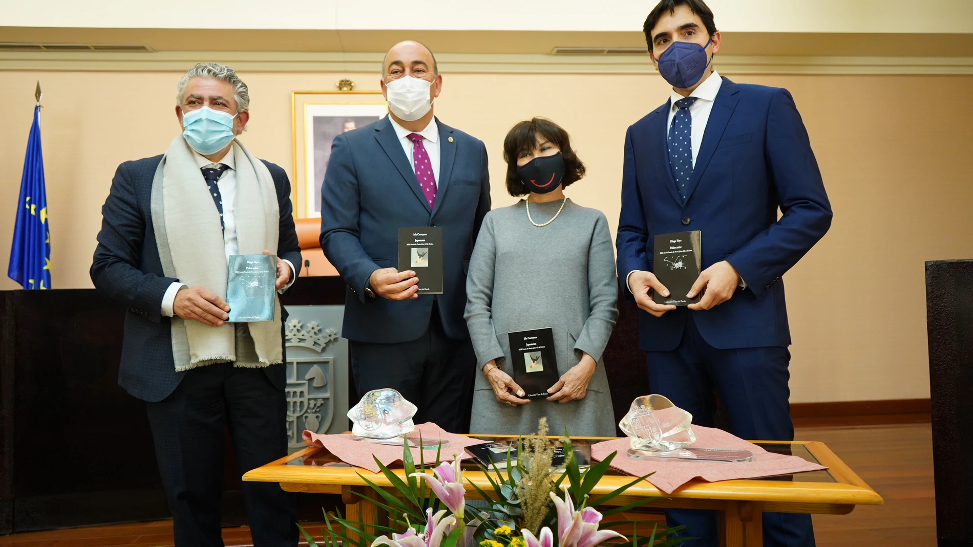 Miguel de Ángel de Vicente junto con los ganadores del premio