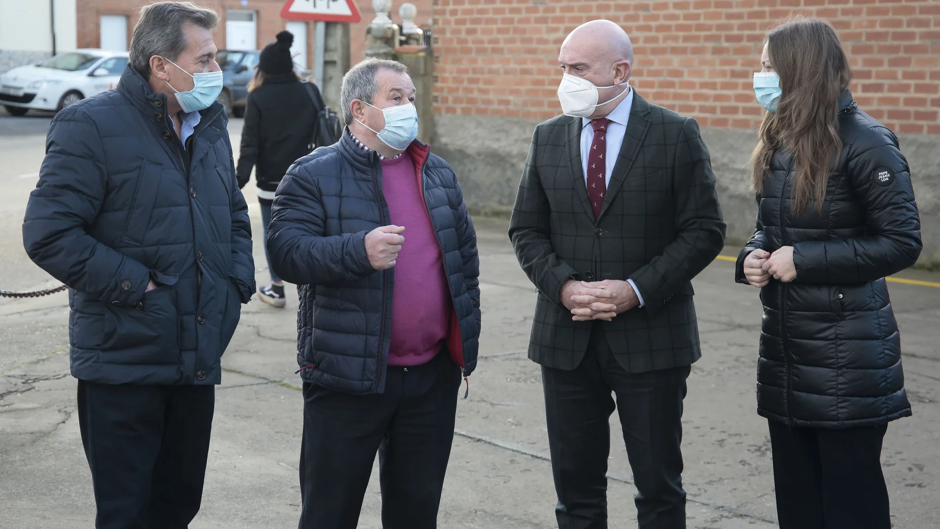 El consejero de Agricultura, Ganadería y Desarrollo Rural, Jesús Julio Carnero, firma un convenio en materia de regadío con varias comunidades de regantes de León