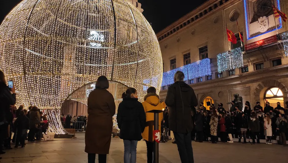 Zaragoza.- La ciudad enciende sus luces de Navidad para &quot;llenar de magia&quot; las calles comerciales, barrios y distritos