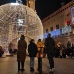 Zaragoza.- La ciudad enciende sus luces de Navidad para "llenar de magia" las calles comerciales, barrios y distritos