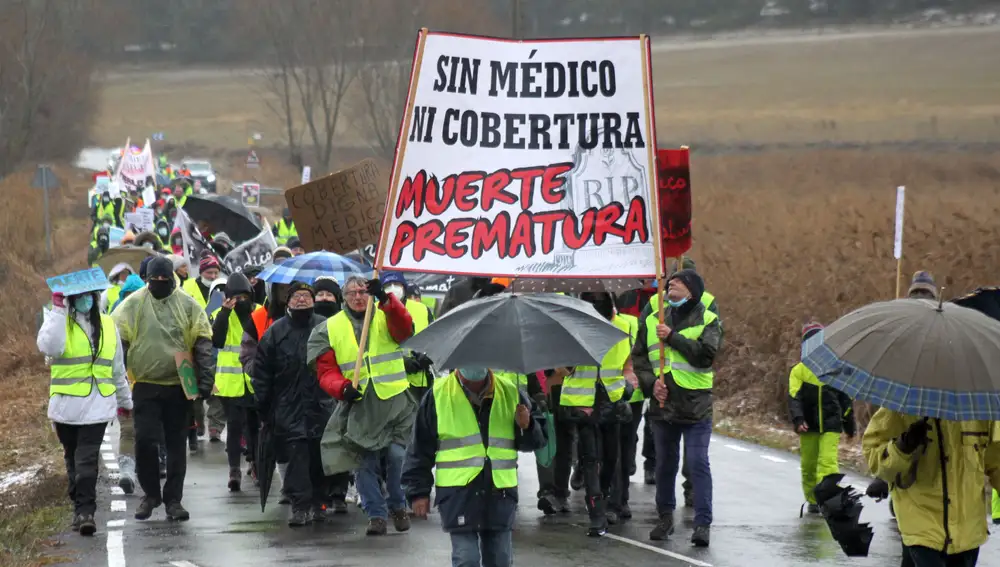 Manifestación bajo el lema : 'Sin médico ni cobertura, muerte prematura',