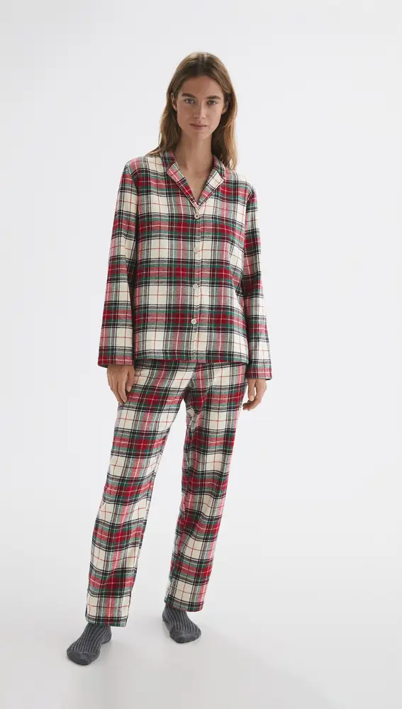 Pijama camillero de cuadros en algodón 100%, de Oysho