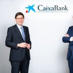 José Ignacio Goirigolzarri, presidente de CaixaBank (izquierda), y Gonzalo Gortázar, consejero delegado