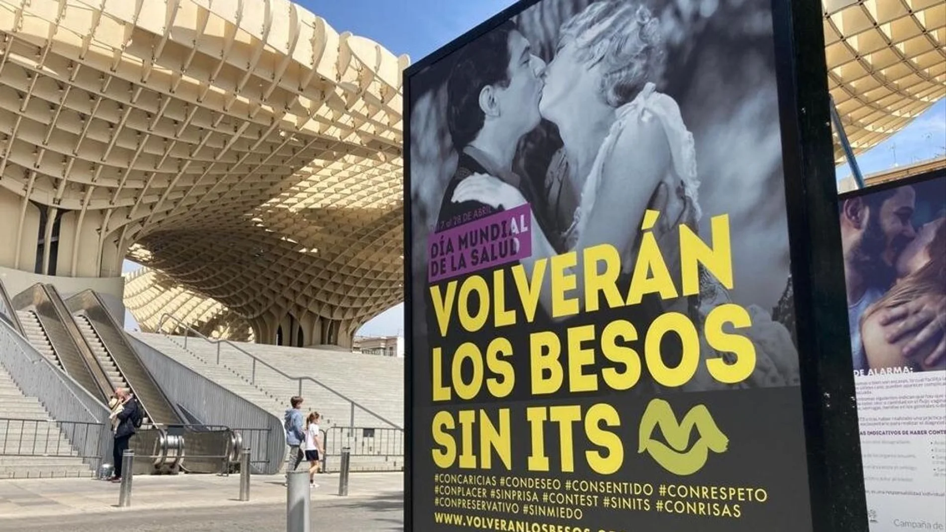 Exposición municipal en la plaza de la Encarnación para concienciar sobre las ETS