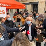 David Castaño, portavoz de Cs en las Cortes, atiende a la prensa en Salamanca