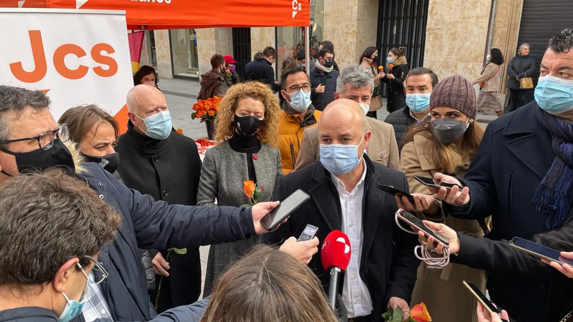 David Castaño, portavoz de Cs en las Cortes, atiende a la prensa en Salamanca