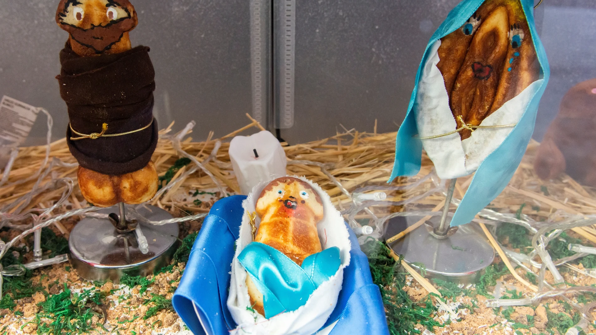 Belén erótico expuesto en una pastelería de Sevilla