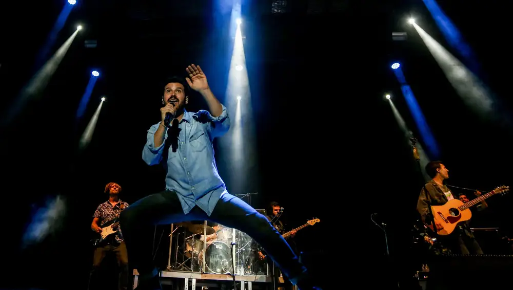 Guillermo Bárcenas, cantante del grupo Taburete durante un concierto en el Hipódromo de La Zarzuela, a 30 de septiembre de 2021, en Madrid (España).