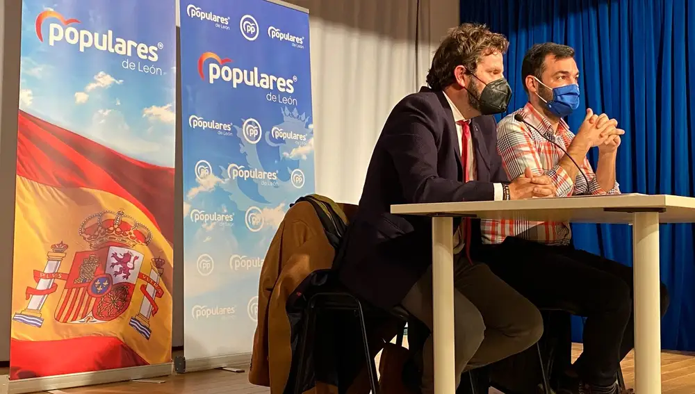 El presidente, Javier Santiago Vélez, y el secretario general, David Fernández, presidieron el Comité Ejecutivo del PP de León