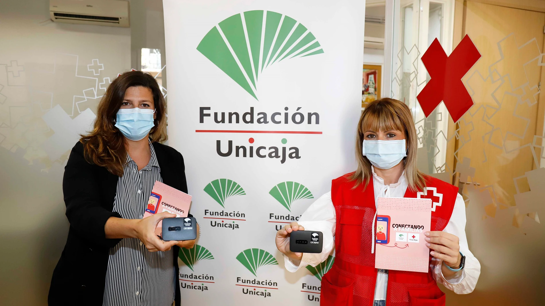 La Fundación Unicaja y Cruz Roja se unen para llevar Internet a los hogares con menos recursos