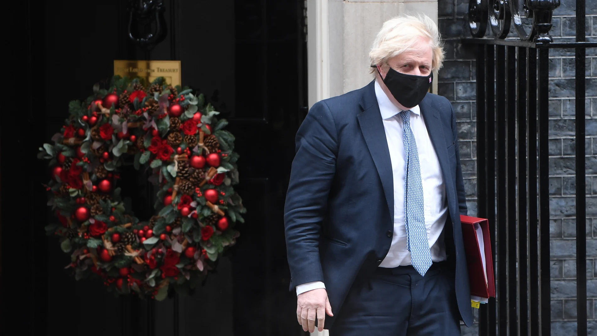 El primer ministro británico, Boris Johnson, abandona Downing Street