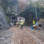 Continúan los trabajos para liberar los restos del tren accidentado en Pajares y poder inspeccionar el túnel