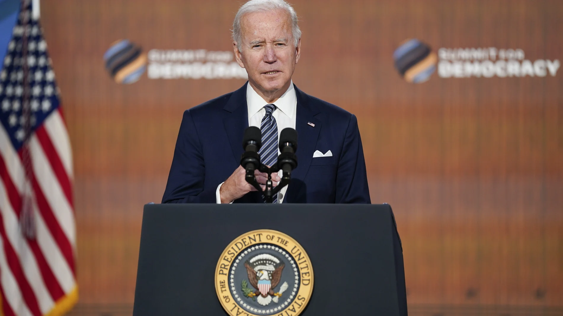 Biden hizo coincidir la culminación de los dos días de encuentro con los 110 líderes mundiales invitados con el anuncio de amplias sanciones a China