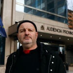 El escultor coruñés Enrique Tenreiro a su llegada al juicio en la Audiencia Provincial de Madrid, el pasado 10 de diciembre