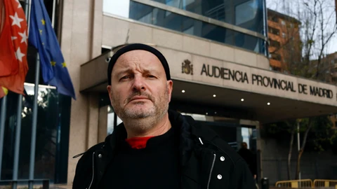 El escultor coruñés Enrique Tenreiro a su llegada al juicio en la Audiencia Provincial de Madrid, el pasado 10 de diciembre