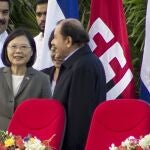 Daniel Ortega, en una foto de archivo con la presidenta de Taiwán Tsai Ing-wen