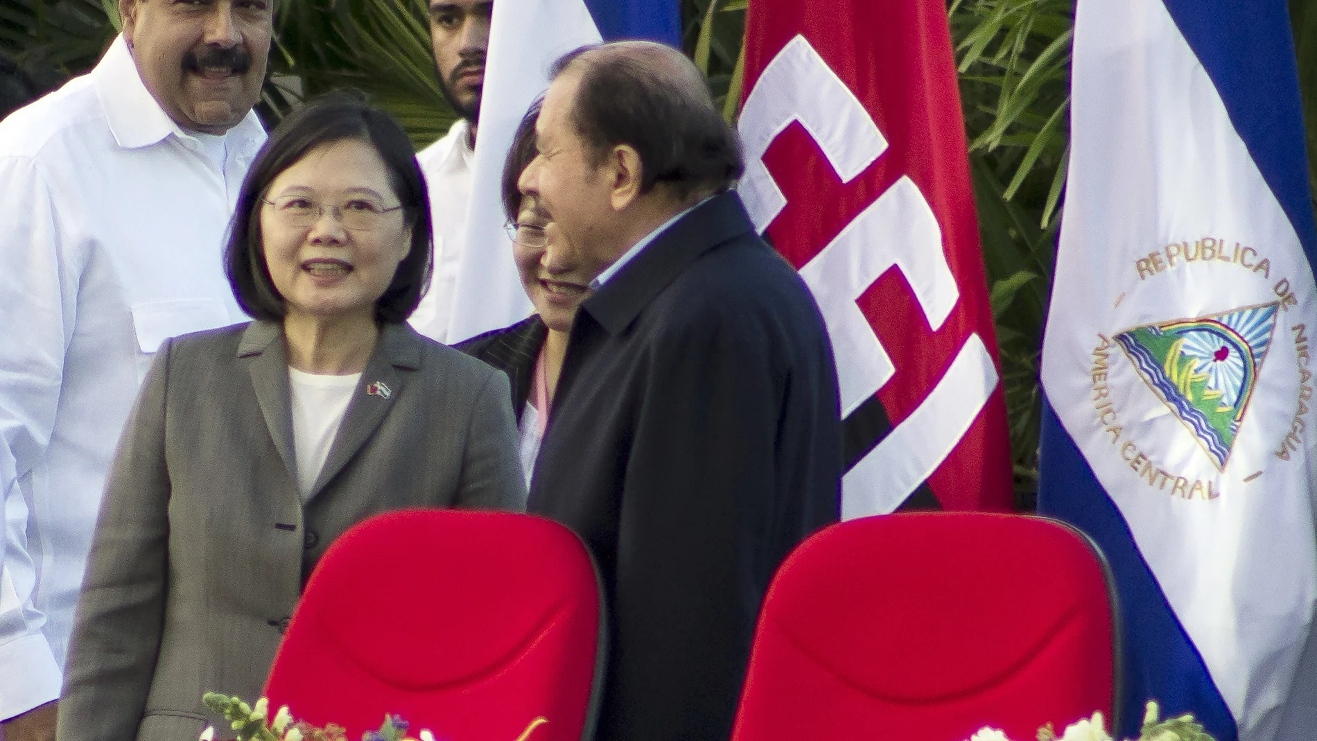 Daniel Ortega, en una foto de archivo con la presidenta de Taiwán Tsai Ing-wen