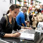  TAMARA FALCÓ es la reina de Madrid con esta blusa de lo más navideña y pija para la presentación de su libro