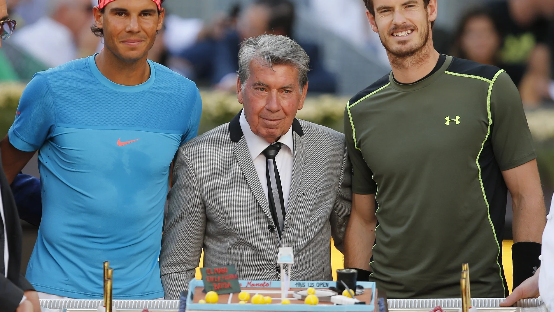 Manolo Santana, entre Nadal y Andy Murray, en el torneo de Madrid en 2015