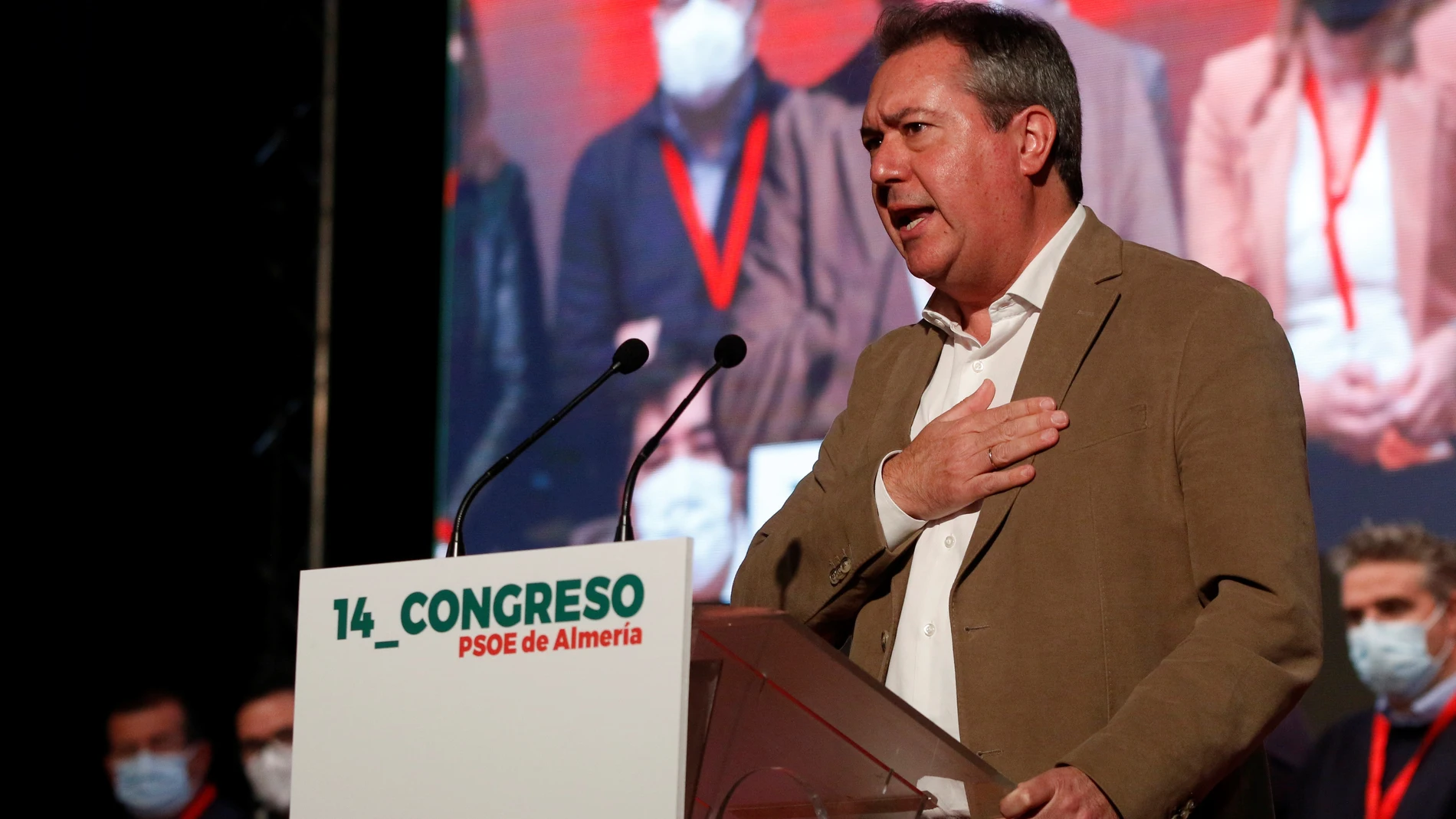 El secretario general del PSOE de Andalucía, Juan Espadas, interviene en el XIV Congreso Provincial del PSOE de Almería. EFE/ Carlos Barba