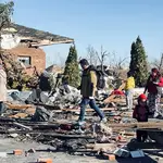 Vecinos de Mayfield, el epicentro de los tornados de Kentucky y donde se concentran el mayor número de fallecidos