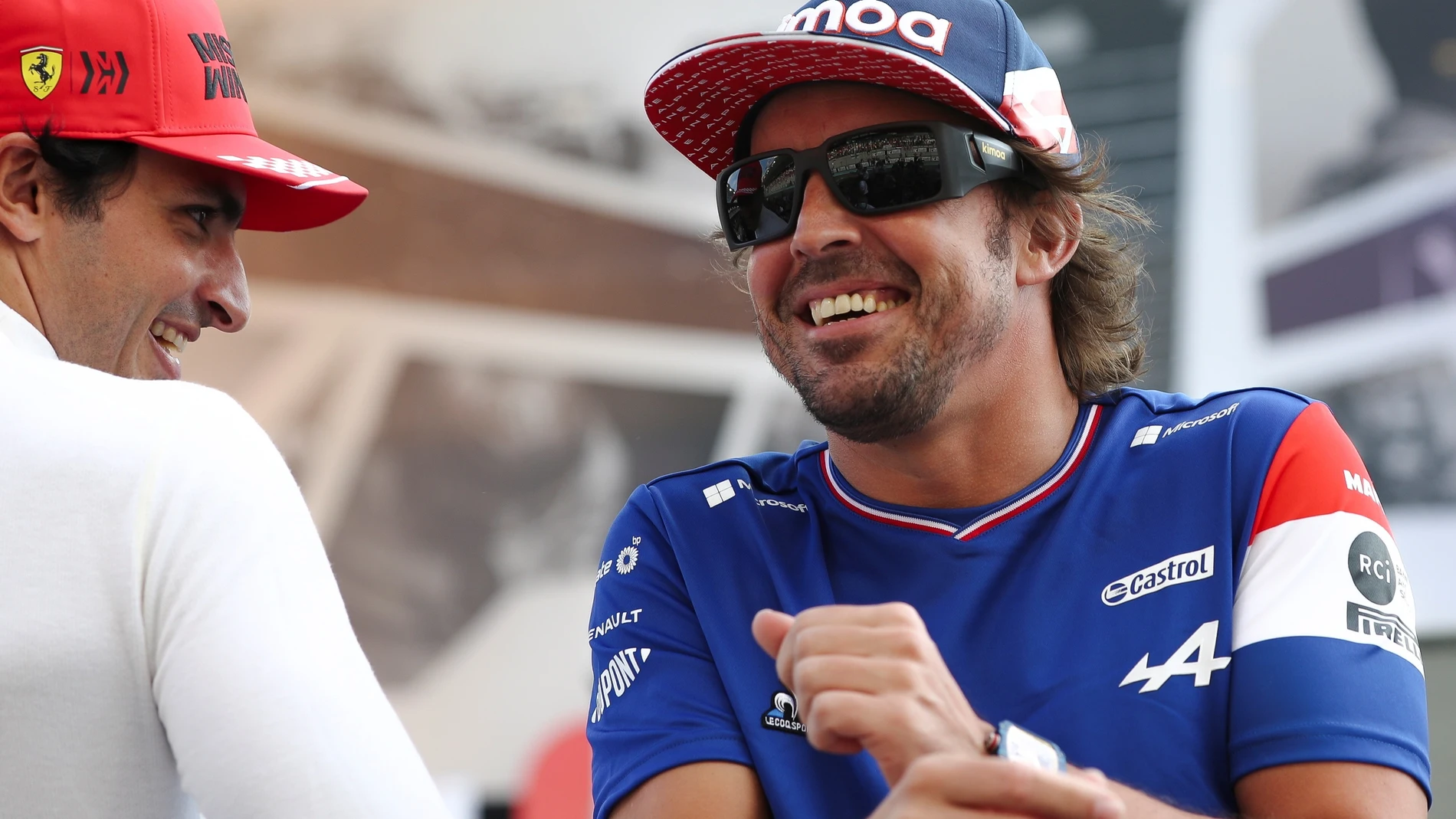 Fernando Alonso junto a Carlos Sainz.