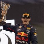 Max Verstappen, en el podio de Abu Dabi
