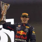 Max Verstappen, en el podio de Abu Dabi