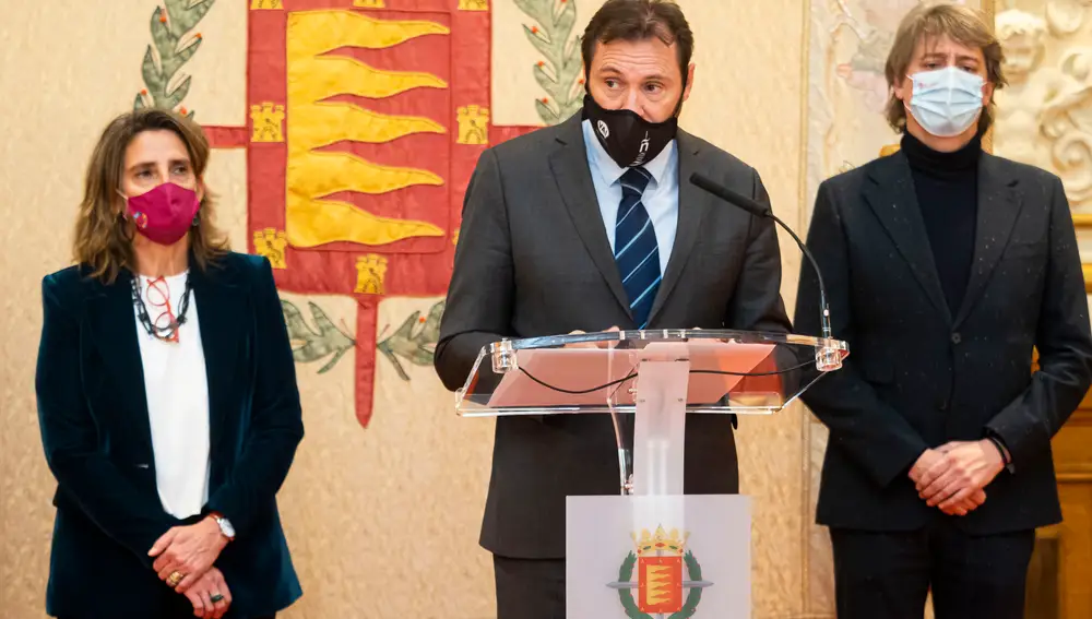El alcalde de Valladolid, Óscar Puente, interviene en el acto institucional de adhesión de los ayuntamientos de Valladolid, Zaragoza, Soria y Vitoria-Gasteiz a la declaración institucional 'Ciudades climáticamente neutrales 2030', en el Ayuntamiento de Valladolid, a 13 de diciembre de 2021, en Valladolid, Castilla y León (España). En el caso de Valladolid, durante el Pleno municipal del pasado 30 de noviembre se aprobó una moción de censura para marcar la hoja de ruta para la implementación de la Misión Europea 100 ciudades inteligentes y climáticamente neutras.13 DICIEMBRE 2021;CIUDADES;CLIMATICAMENTE;SOSTENIBILIDAD;NEUTRALES;CLIMAPhotogenic/Claudia Alba / Europa Press13/12/2021