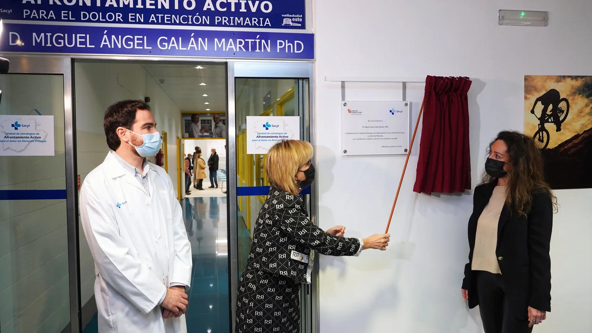 La consejera de Sanidad, Verónica Casado, asiste al homenaje de la ''Unidad de estrategias de afrontamiento activo de dolor en Atención Primaria'' al doctor Miguel Ángel Galán