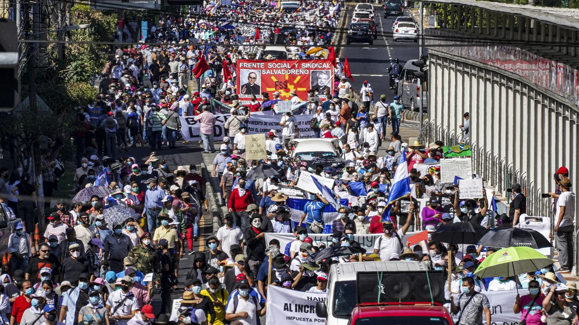 12 December 2021, El Salvador, San Salvador: Protesters take part in a protest against the government of the Salvadoran President Nayib Bukele and his policies. Photo: Camilo Freedman/SOPA Images via ZUMA Press Wire/dpaCamilo Freedman/SOPA Images via / DPA12/12/2021 ONLY FOR USE IN SPAIN