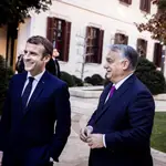 El presidente francés, Emmanuel Macron, ayer en Budapest junto al primer ministro húngaro, Viktor Orban