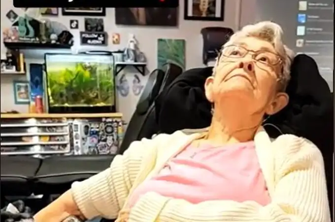 La abuela viral que se hizo su primer tatuaje a los 82 años