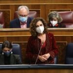 La ministra de Hacienda, María Jesús Montero, en la sesión de control al Gobierno el 15 de diciembre de 2021