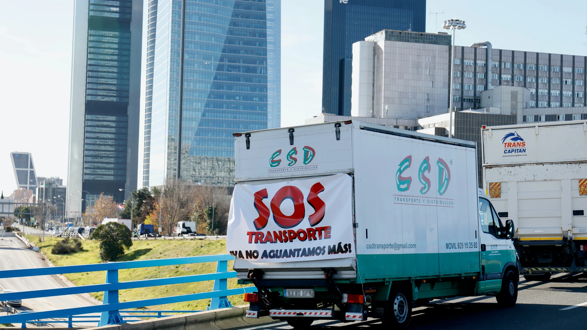 Un camión durante la marcha lenta que se celebró el martes en las principales vías de Madrid