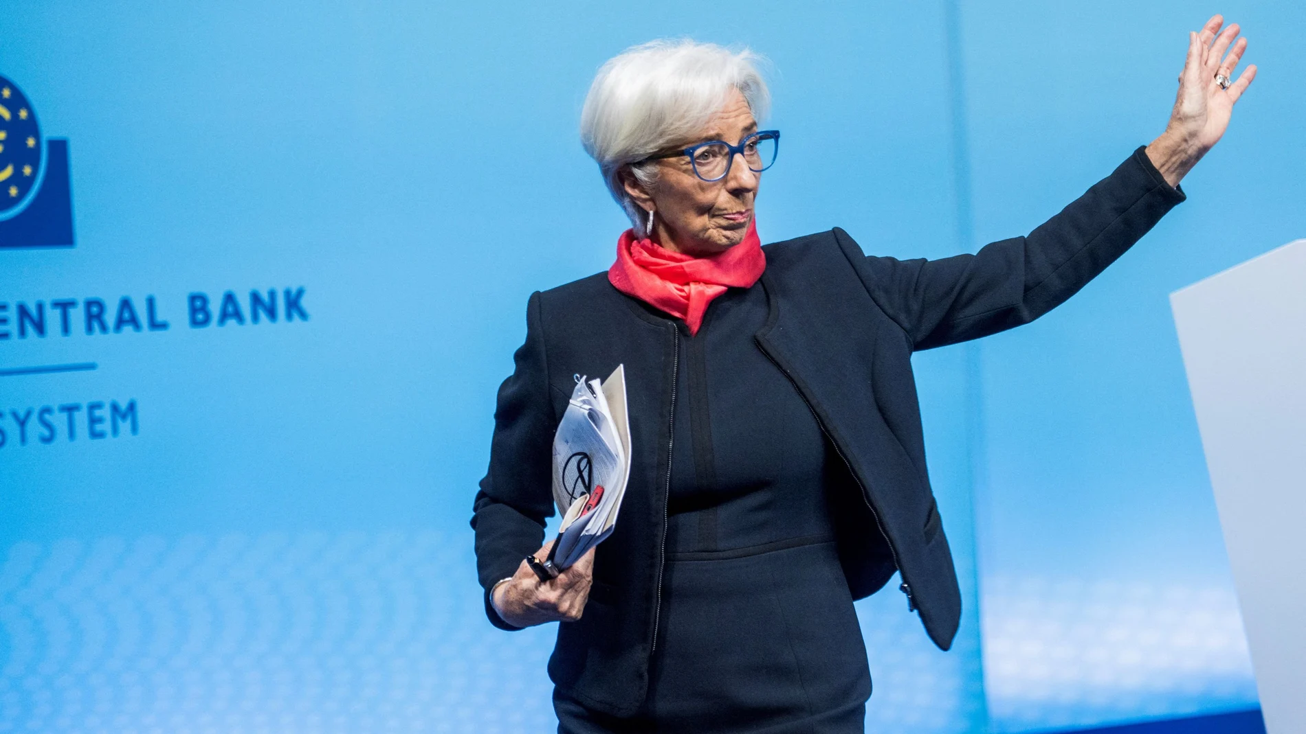 Christine Lagarde se despide tras su rueda de prensa del pasado jueves